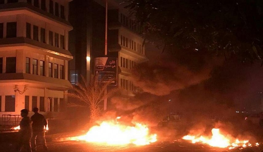 بالصور..احتجاجات بمدينة عدن رفضا لانتهاكات الامارات والفصائل الموالية لها 