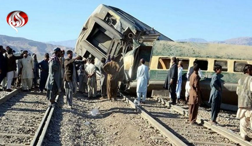 انفجار در بلوچستان پاکستان/ قطار مسافری از ریل خارج شد