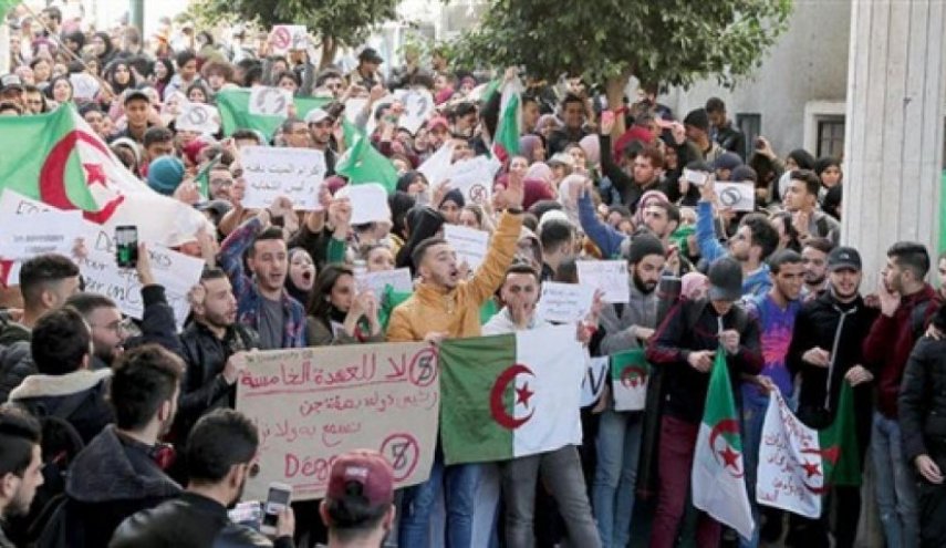 الجزائر تشهد توقفا للقطارات واستنفارا أمنيا استعدادا للمسيرات