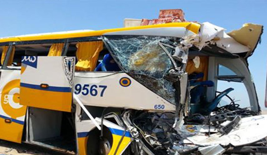 إصابة 23 شخصا إثر تصادم  حافلة مع سيارة نقل بمقطورة فى الإسكندرية