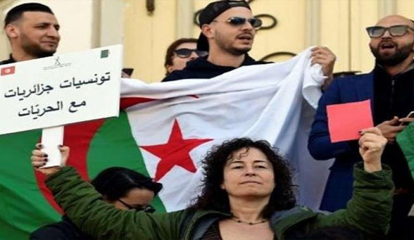 مظاهرة في تونس ضد ترشح بوتفليقة لولاية خامسة!
