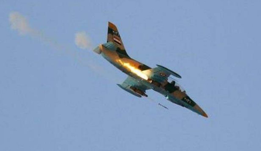 سلاح الجو السوري يغير على أرتال بإدلب ويدمر مواقع لـ