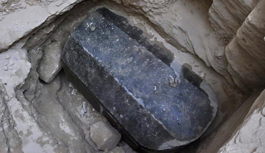 راز آب قرمز داخل تابوت سنگی کشف‌شده در مصر چیست؟ + عکس