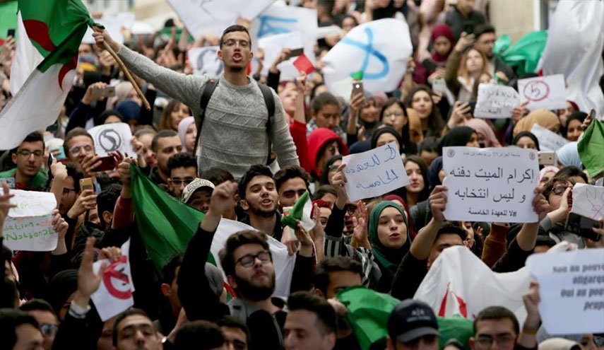 نائب رئيس الوزراء الجزائري: الحكومة مستعدة للحوار مع المعارضة