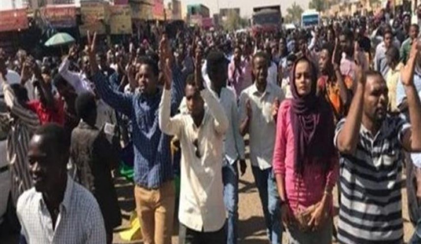 پس از اعلام دولت جدید سودان؛ دعوت به استمرار تظاهرات در خارطوم و سایر شهرها