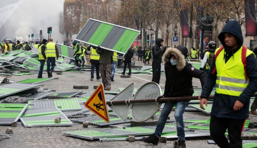 وزير الداخلية الفرنسي: 1500 مخرب بين محتجي 