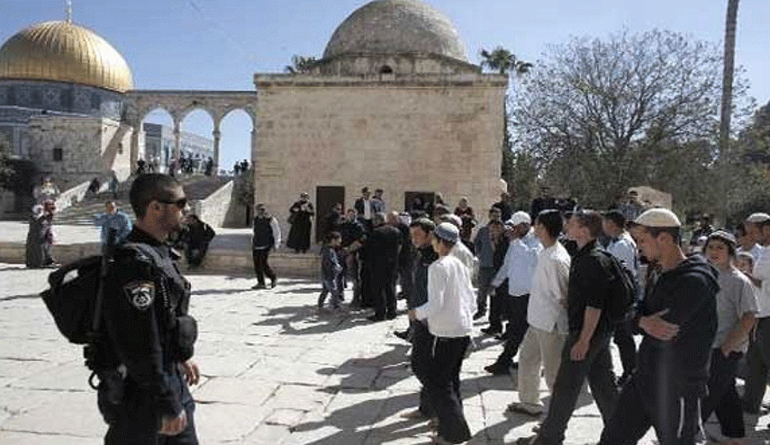 وزير الزراعة 'الاسرائيلي' يقتحم المسجد الاقصى

