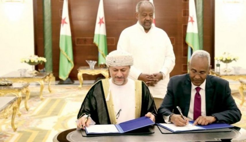 بعد طرد موانئ دبي.. سلطنة عُمان توقع اتفاقاً استراتيجياً مع جيبوتي 