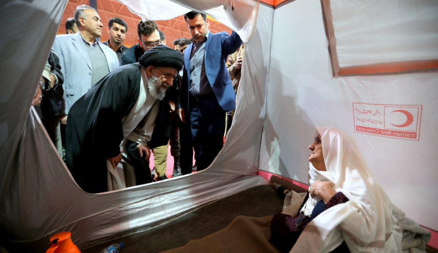 ممثل الولي الفقيه في كلستان يزور مراكز إيواء منكوبي السيول