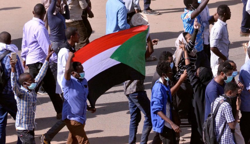 محكمة سودانية تقضي بسجن 6 متظاهرين