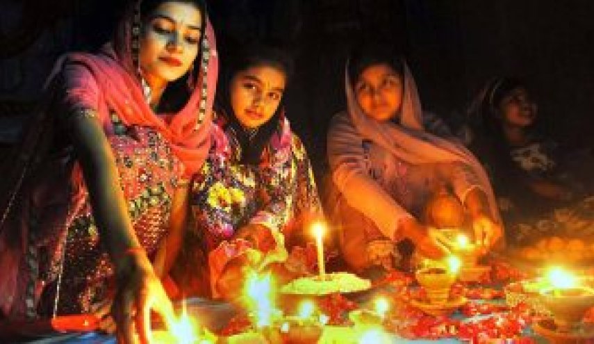 باكستان تأمر بالتحفظ على شقيقتين هندوسيتين أرغمتا على اعتناق الإسلام