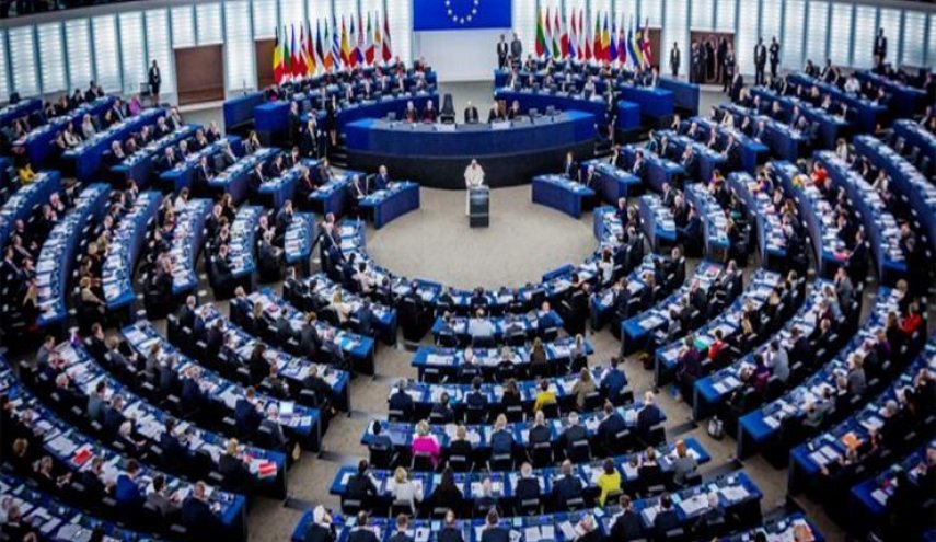البرلمان الأوروبي يحذر من حرب أهلية في ليبيا