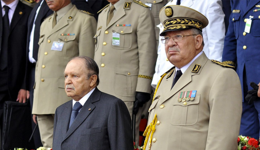 الجيش الجزائري يحسم التناقضات بشأن عزل بو تفليقة