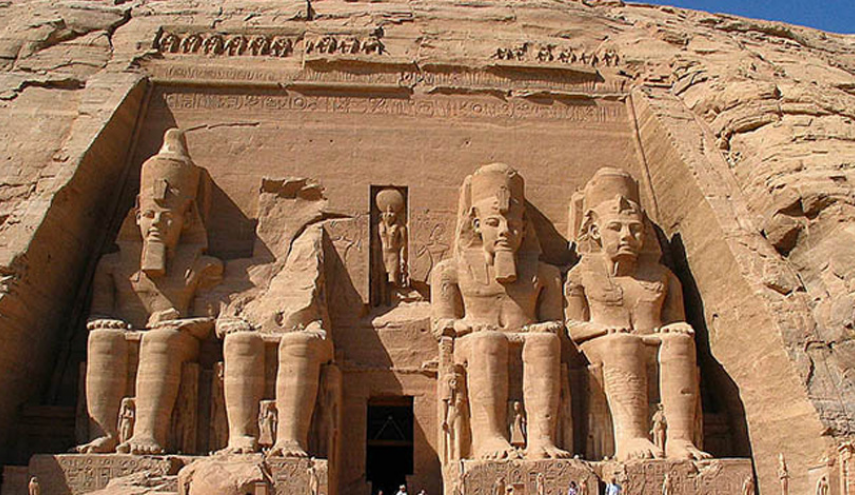 مصر.. اكتشاف بهو قصر الفرعون رمسيس الثاني الملحق بمعبده في أبيدوس