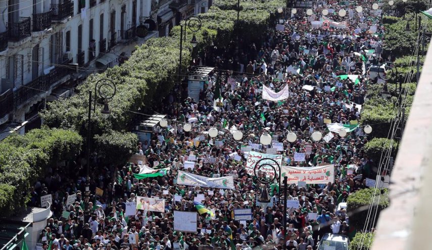 الجزائر.. استمرار الاحتجاجات ومستقبل غامض!