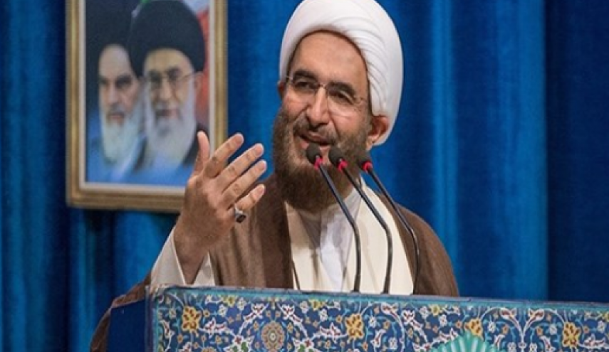 خطيب جمعة طهران يؤكد على مكافحة الفساد الاقتصادي في البلاد