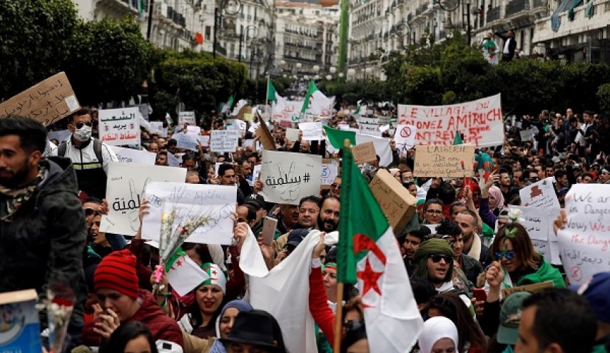 الشرطة الجزائرية تنفي تقديمها لوسائل إعلام إحصائية حول عدد المتظاهرين