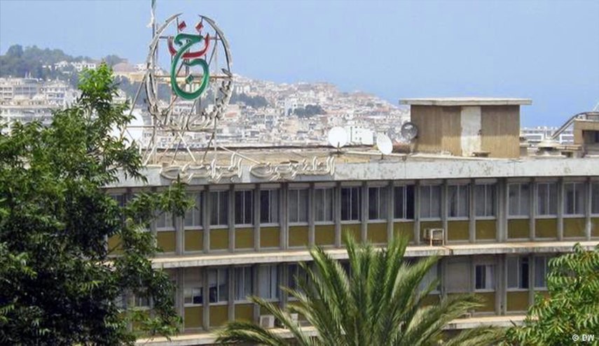 تعزيزات أمنية مكثفة بمحيط التلفزيون الجزائري الرسمي 