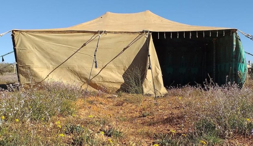 بالصور: خيمة القذافي معروضة للبيع في ليبيا