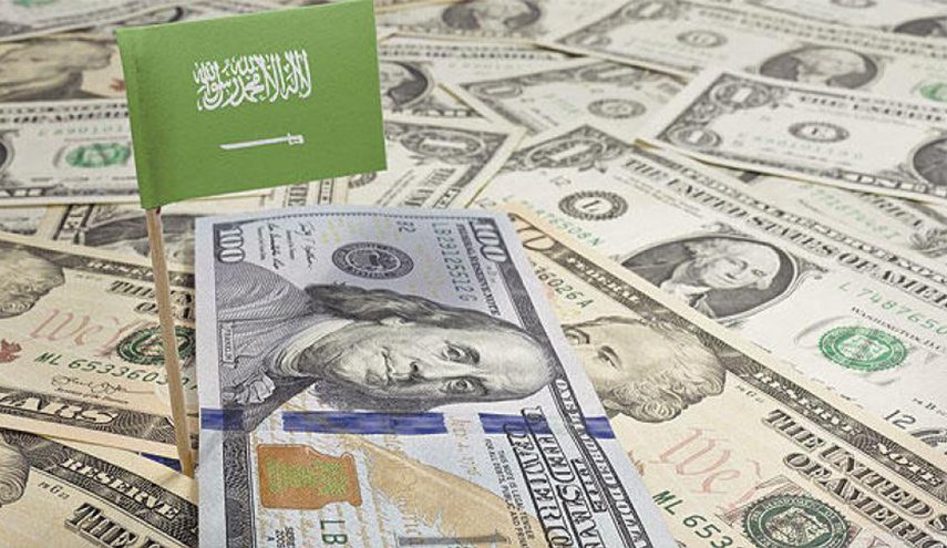 السعودية تهدد بالتخلي عن التعامل بالدولار 
