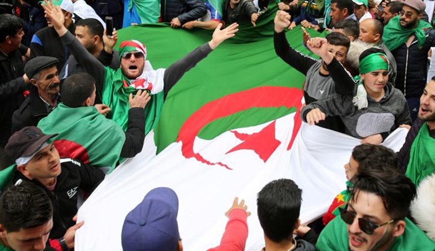 برلمان الجزائر يستعد لإعلان شغور منصب رئيس الجمهورية