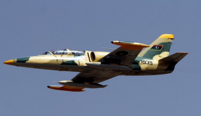 لیبی؛ هواپیماهای جنگی ارتش ملی، مواضع حکومت الوفاق را هدف قرار دادند