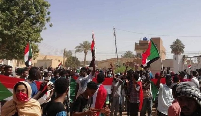 درگیری ارتش سودان با نیروهای امنیتی این کشور و اخبار ضد و نقیض درباره فرار «عمر البشیر»
