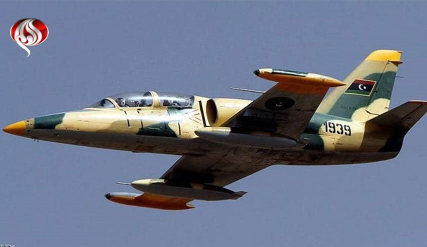 تازه ترین تحولات لیبی | بمباران فرودگاه طرابلس توسط جنگنده‌های حفتر/ نقش امارات در بالاگرفتن تنش در لیبی