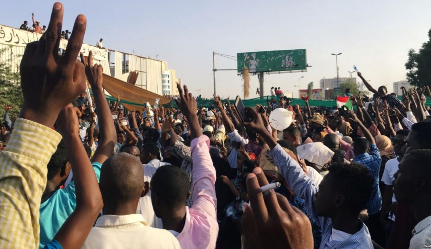 عودة الاعتصام أمام قيادة الجيش السوداني بحشود كبيرة