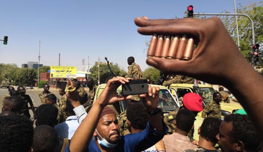 هكذا علقت مصر على إطاحة الجيش السوداني بالبشير