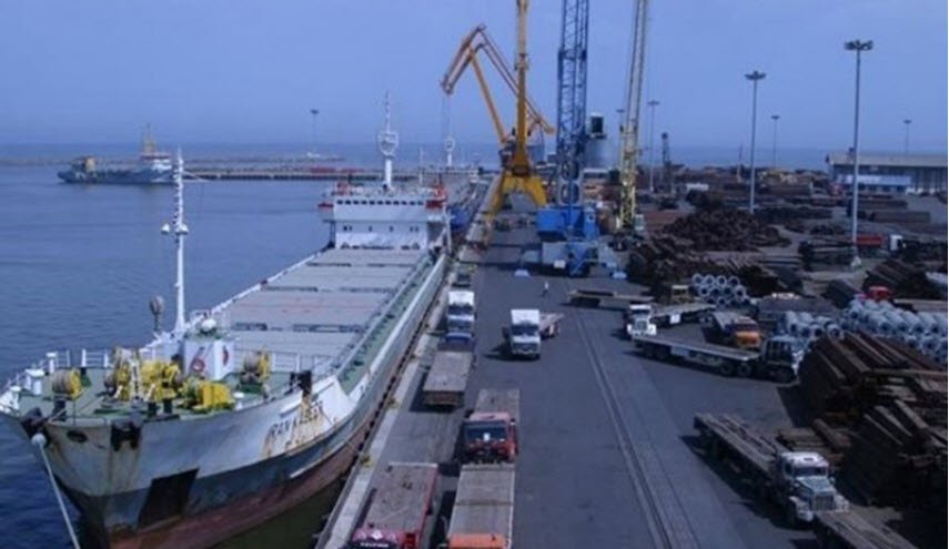 5 سفن تحمل سلعا أساسية ونفطية ترسو في ميناء جابهار