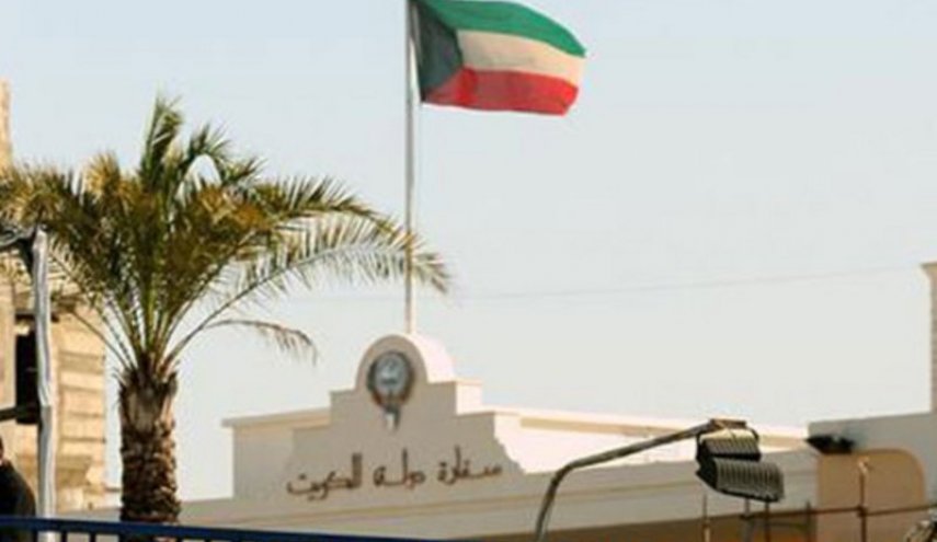 كويتيون يلجأون لمسؤول سعودي في السودان لمساعدتهم على المغادرة.. وسفارة بلادهم تعلق
