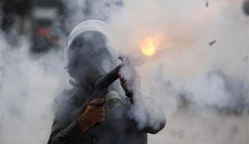 الاحتلال يستهدف المدارس بغاز مسيل للدموع في نابلس والخليل