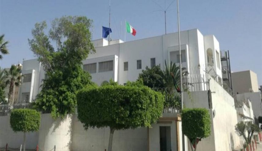 إيطاليا ترفض اغلاق سفارتها في طرابلس