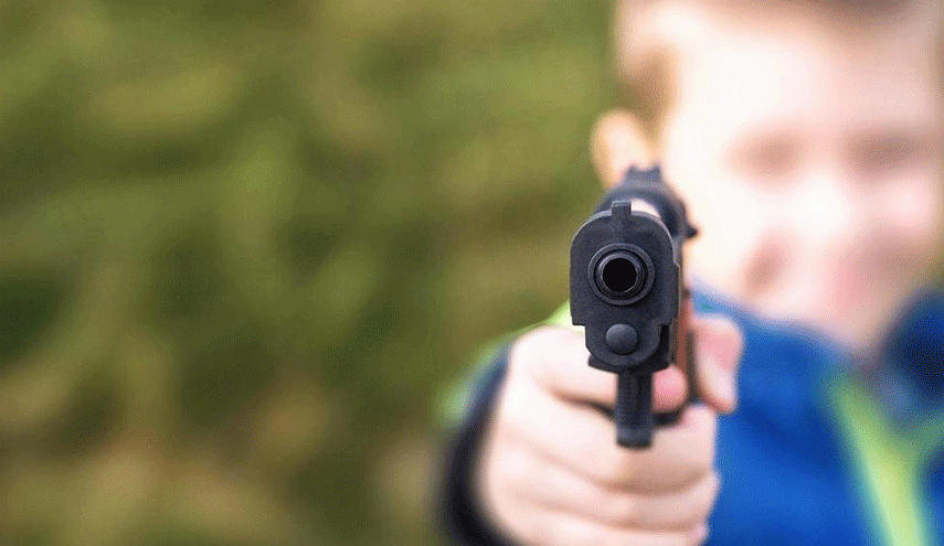 صادم .. طفل أمريكي يقتل اخته الصغيرة بمسدس!