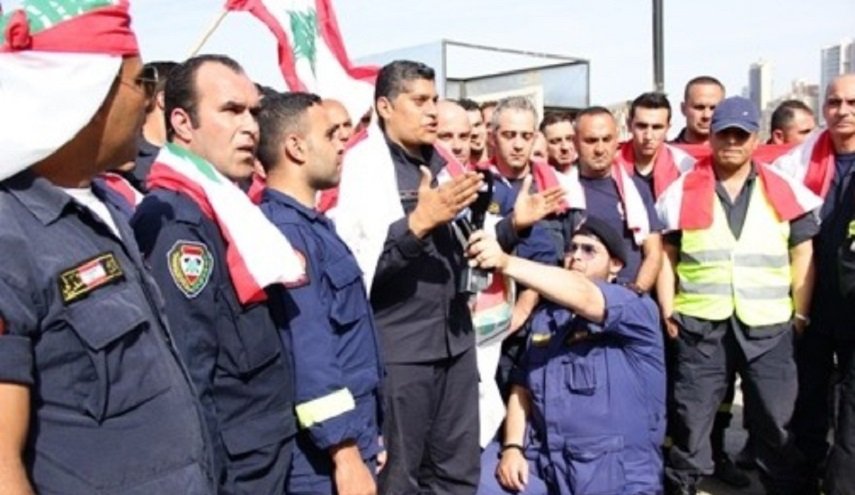 عسكريون لبنانيون ​یعتصمون بسبب خفض رواتبهم 