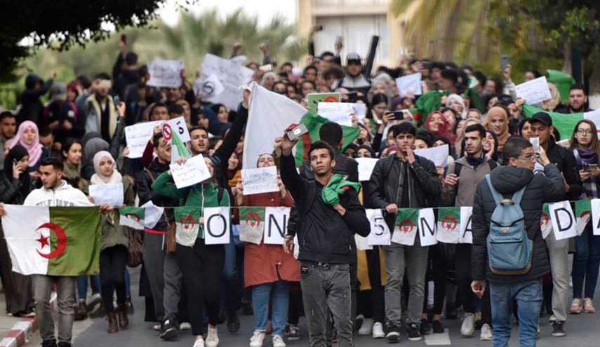دعوات لإضراب مفتوح في الجزائر