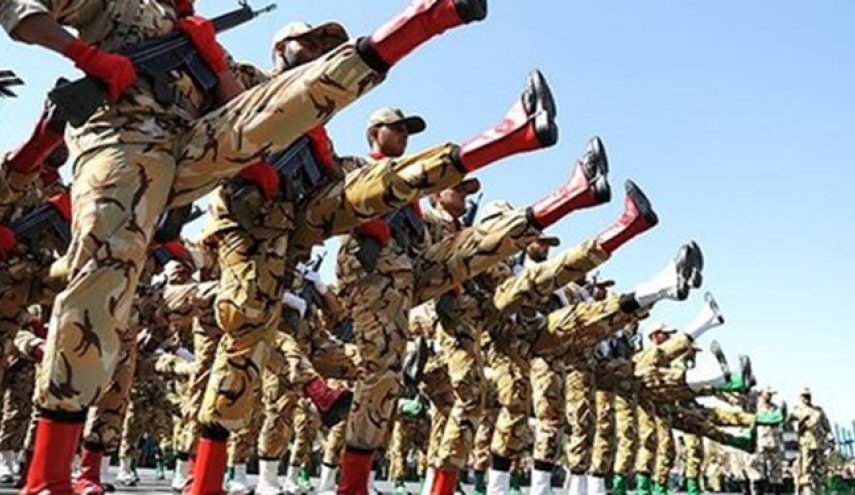 ايران: بدء الاستعراض العسكري للجيش في مختلف انحاء البلاد