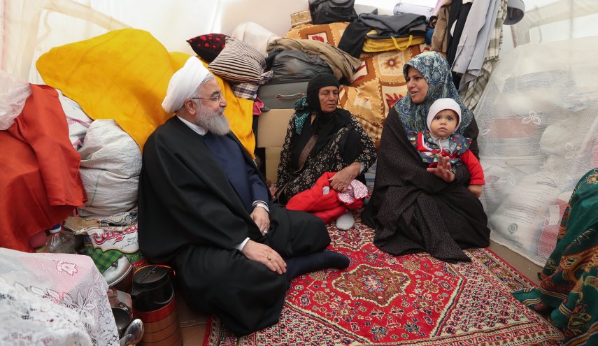 روحانی از روستای چم‌مهر بازدید کرد/ دولت تا اتمام بازسازی خرابی‌ها و جبران خسارات در کنار مردم مناطق سیل‌زده خواهد بود