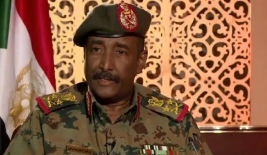 رئيس المجلس العسكري: سأتنحى فورا إذا طلب السودانيون