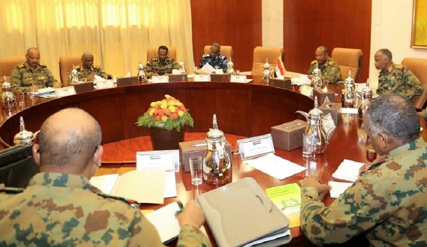 استقالة ثلاثة أعضاء من المجلس العسكري السوداني