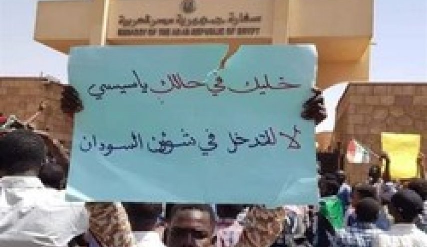 تظاهرات سودانی‌ها علیه دخالت‌های رئیس‌جمهور مصر