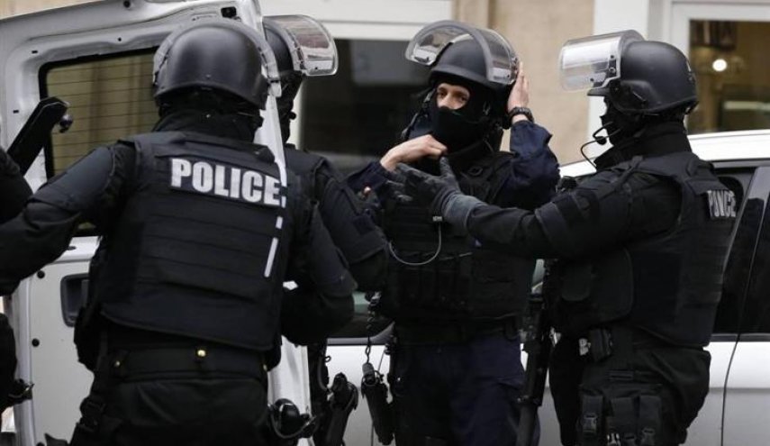 فرنسا توقف أشخاصا خططوا لهجوم 'كبير' على قوات الأمن