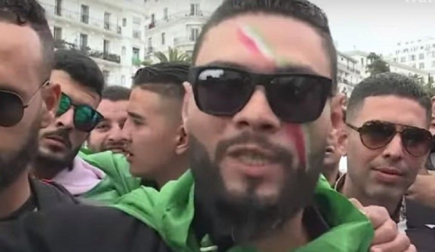 الجزائر.. الغاز المسيل للدموع ضد مسيرة بمناسبة عيد العمال العالمي