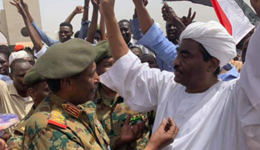 قوى سودانية تهدد بالعصيان المدني وتهاجم 