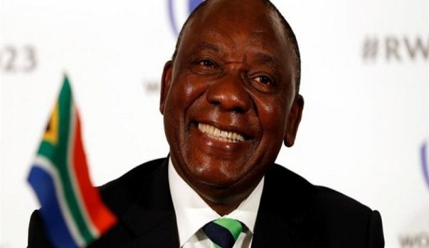 رئيس جنوب أفريقيا يدلي بصوته في الانتخابات العامة
