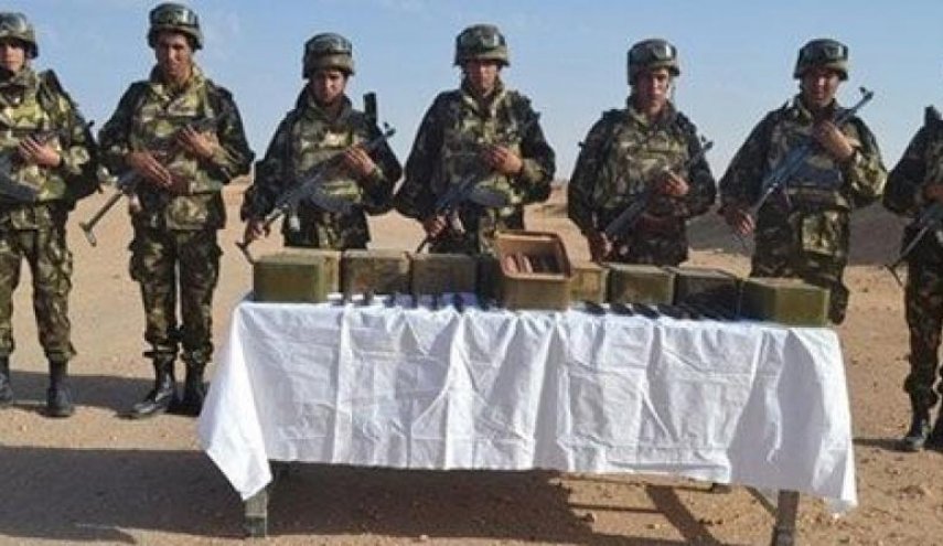 الدفاع الجزائرية تعلن كشف مخبأ للأسلحة والذخيرة في تمنراست
