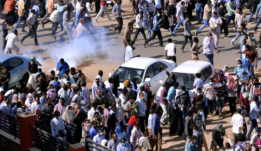 سودانی‌های معترض مجددا مقابل کاخ ریاست‌جمهوری تجمع کردند
