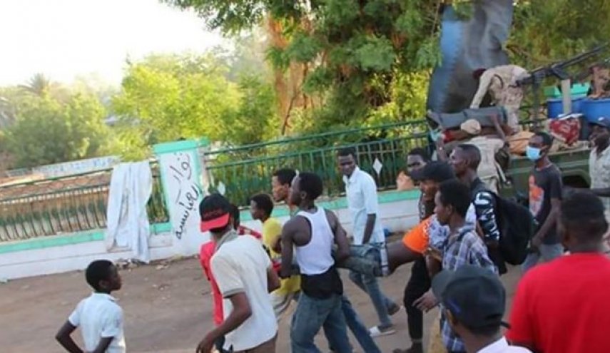 تحصن معترضان در سودان پنج کشته داد؛ توافق شورای نظامی و معارضان
