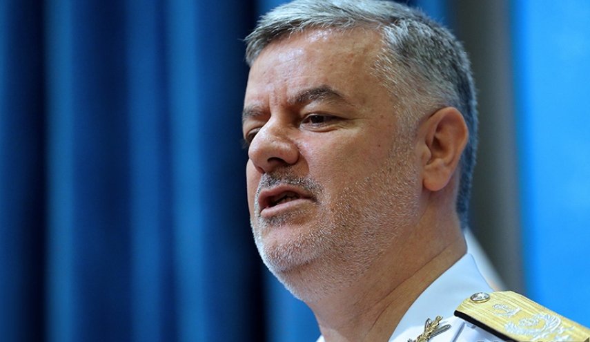 قائد البحرية الايرانية: العدو لا يجرؤ حتى على النظر بوقاحة إلى إيران